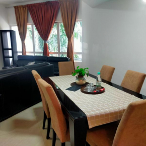 The Boulevard Subang Jaya - 2 bedroom condo with pool & gym near SJMC